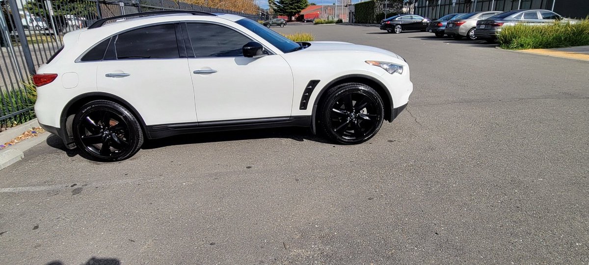therealmtat1's tweet photo. I need your help, my Oakland fam I need you. Somebody stole my dad this morning. We just want it back. If you see this car below an Infiniti QX70S 9HJD858. If you know who got it tell him to hit me. I'm not trying to get those boys involved. Please inbox me. Thank you so much... https://t.co/b4lOgGIMk6