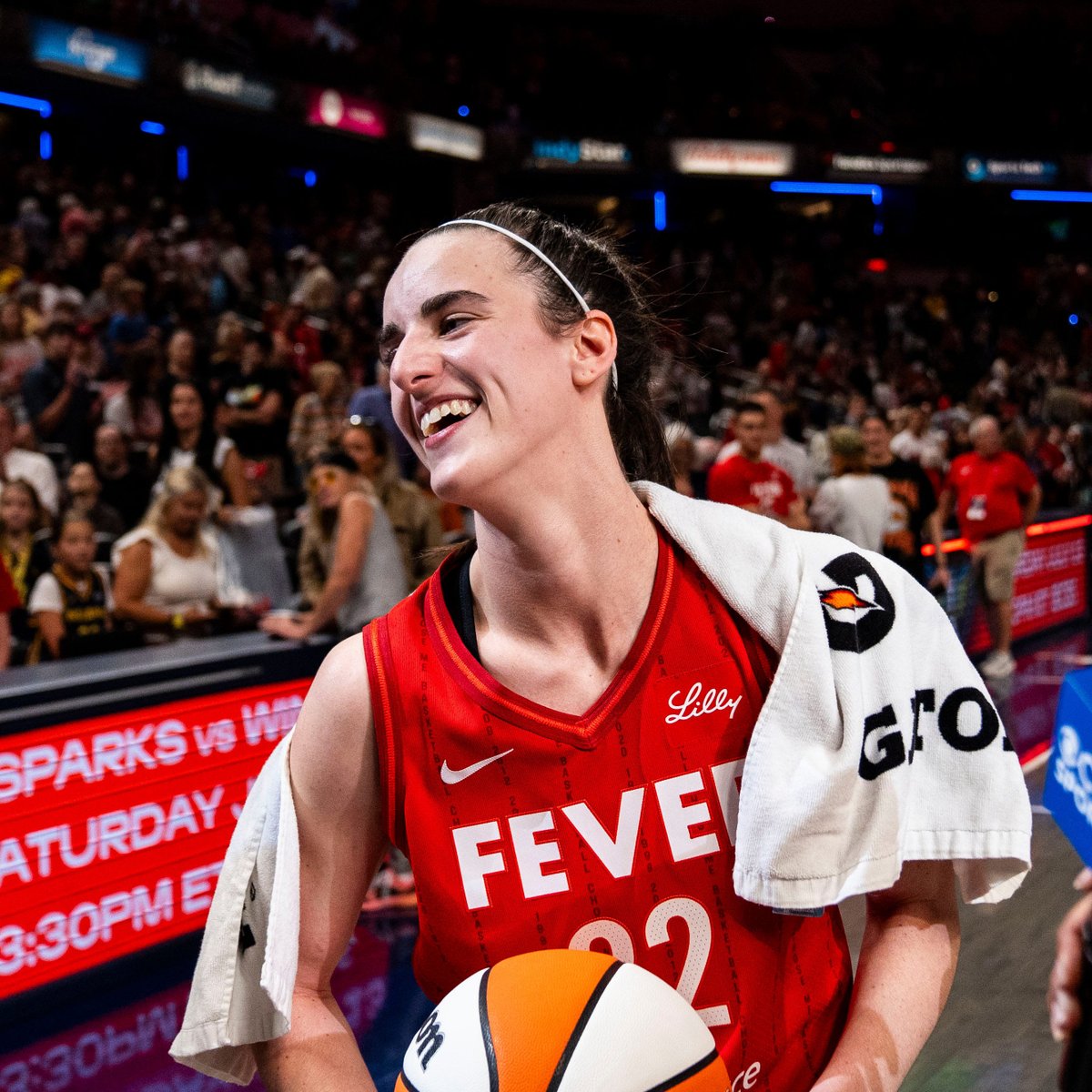 FOS's tweet photo. The WNBA has agreed to $2.2 billion in new media rights deals, The Athletic reports.

The agreements with ESPN, Amazon, and NBC are set to more than triple the league’s existing rights money, with the potential for more.

The latest ⬇️