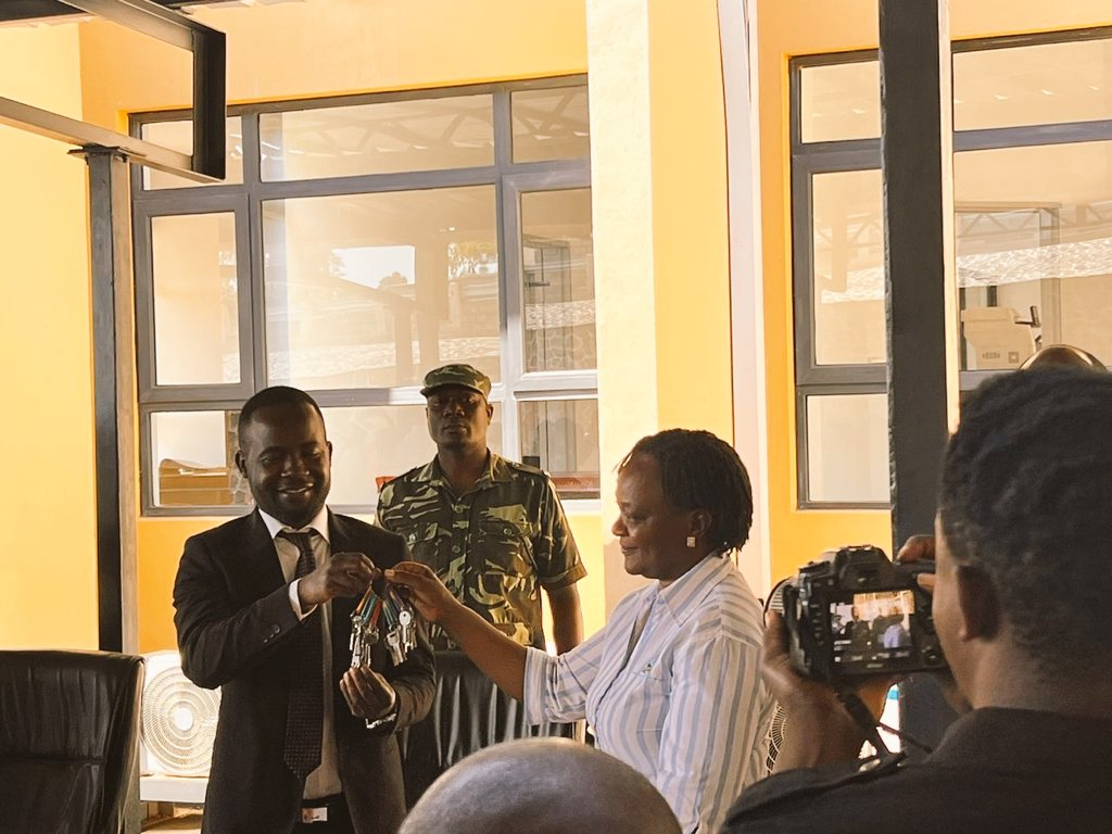 MRA_Malawi's tweet image. Today, the Minister of Trade and lndustry Honourable Sosten Gwengwe has handed over the newly constructed Mwanza One-Stop Border Post. MRA's Deputy Commissioner General Mr. Henry Ngutwa was in attendance. #MRAMalawi  #OneStopBorderPost #RegionalTrade #Malawi