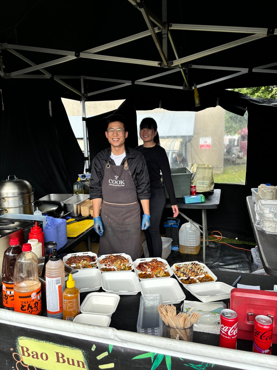 svuh's tweet photo. Lovely to see some sunshine at #SVUHFoodMarket! From chicken gyoza from Breaking Buns & Korean BBQ from Jaru to Piggy Bap from Goode Life Food to Falafel Wraps from Syrian Foods, our #SVUHCommunity is spoiled for choice. Donโt miss Tanya's Kitchenโs raspberry brownie, it's unreal https://t.co/9Ka72SUSrv