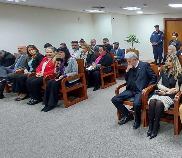 Gremios de Jueces y funcionarios se reúnen con ministros de la Corte

⚖️ En la reunión se aborda la situación salarial en el PJ y la necesidad de un reajuste postergado desde hace varios años. En representación de la AJP participan <a href="/VivianLopezNu/">Vivian López Núñez</a> y Sandra Silveira 

#AJP