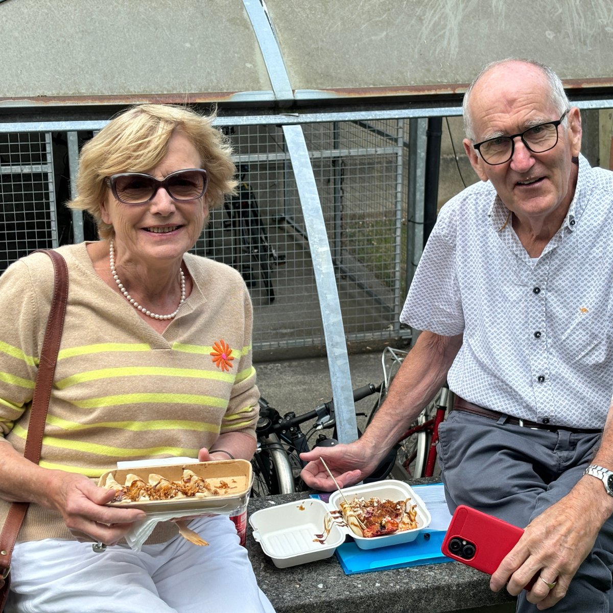 svuh's tweet photo. Lovely to see some sunshine at #SVUHFoodMarket! From chicken gyoza from Breaking Buns & Korean BBQ from Jaru to Piggy Bap from Goode Life Food to Falafel Wraps from Syrian Foods, our #SVUHCommunity is spoiled for choice. Donโt miss Tanya's Kitchenโs raspberry brownie, it's unreal https://t.co/9Ka72SUSrv