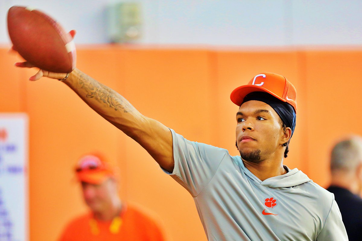PaulStrelowTI's tweet photo. Digging in on what we've heard about #Clemson's dynamic freshmen WR duo, former Rivals100 blue-chippers Bryant Wesco and T.J. Moore (pictured below).
πhttps://t.co/JOBh0pw8Yj https://t.co/zfywoFBonp