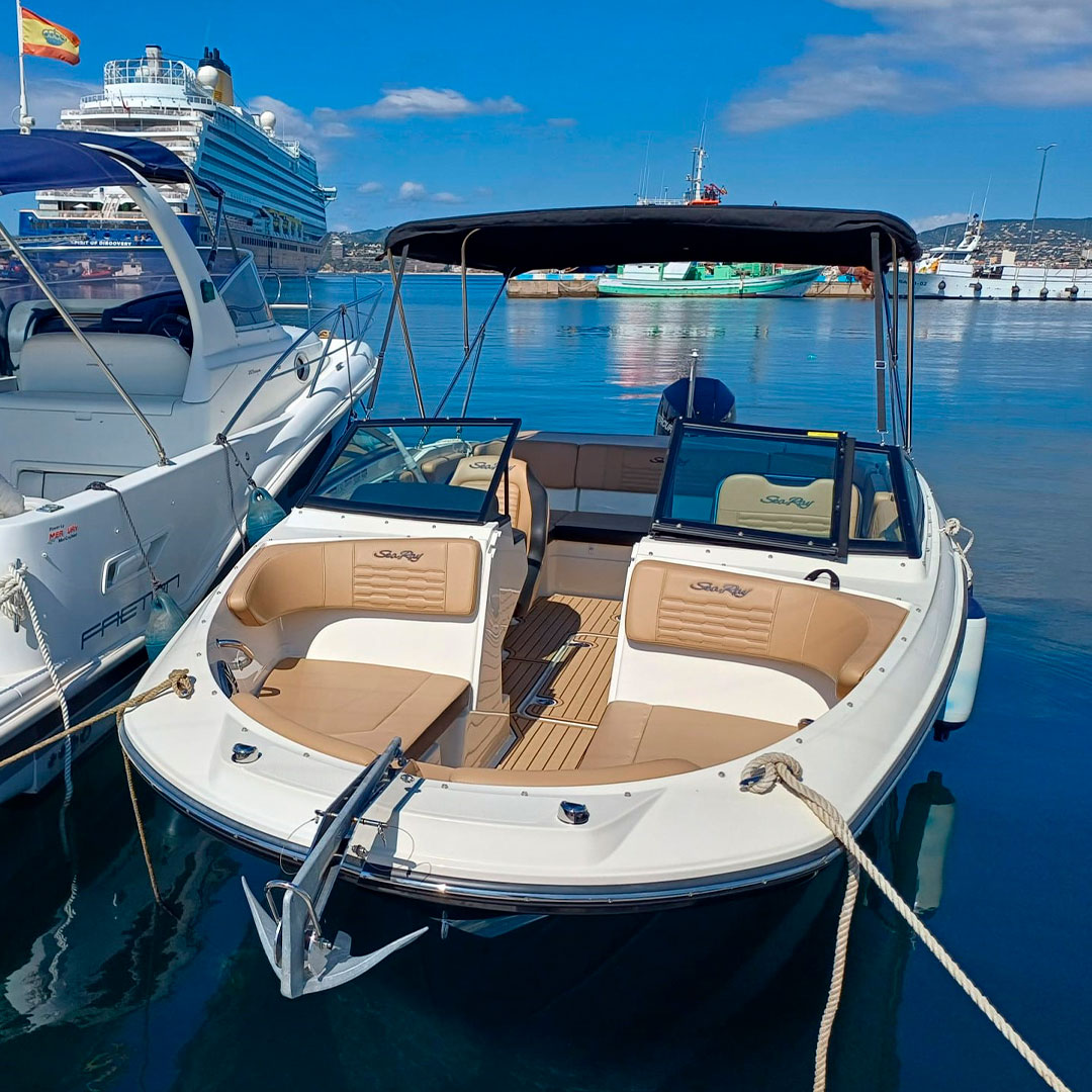 NauticaPalamos's tweet photo. Y seguimos con las entregas!! Esto es un no parar!!
En esta ocasión el barco SEA RAY 210 SPO ocasión, un barco con apenas 28 horas de navegación y un estado impecable. Relax y confort garantizados a bordo de la SEA RAY 210 SPO. 😍😎
#nauticapalamos #searay #boat #lancha #navegar https://t.co/pA1FUf1fm3