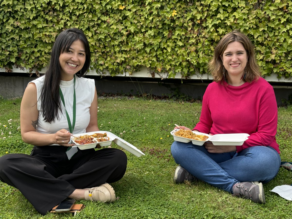 svuh's tweet photo. Lovely to see some sunshine at #SVUHFoodMarket! From chicken gyoza from Breaking Buns & Korean BBQ from Jaru to Piggy Bap from Goode Life Food to Falafel Wraps from Syrian Foods, our #SVUHCommunity is spoiled for choice. Donโt miss Tanya's Kitchenโs raspberry brownie, it's unreal https://t.co/9Ka72SUSrv