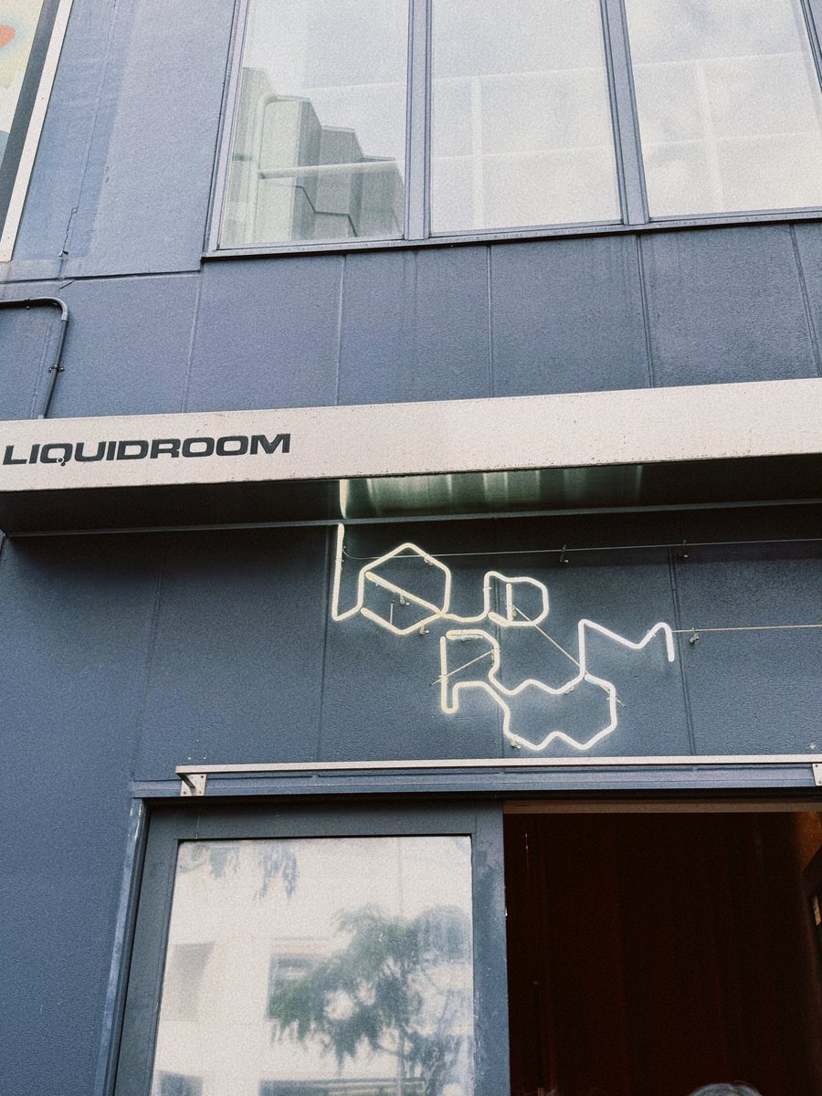 tomatooooo_m's tweet photo. 踊ってばかりの国。ただただ最高でした。初のLIQUIDROOM、初のライブハウスで聴く踊ってばかりの国、初めてのグッズ購入、2024年初。たくさんの初めてがぎゅっと詰まって幸せでした。(Tシャツがツボで3枚買いそうだった)早速プレイリスト作成したので、きっと8月のGEZAN野音まで永遠リピでしょう。沼🫶🏻 https://t.co/ePwHNazxhp
