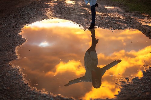ModEngTeacher's tweet image. One habit Anna Hasper has developed over the years is taking time to write down her end-of-year reflections. Here, she explains how she takes time to think back and self-reflect, but also why it is important to be kind to yourself: modernenglishteacher.com/writing-end-of…
#ELT #TeacherDevelopment
