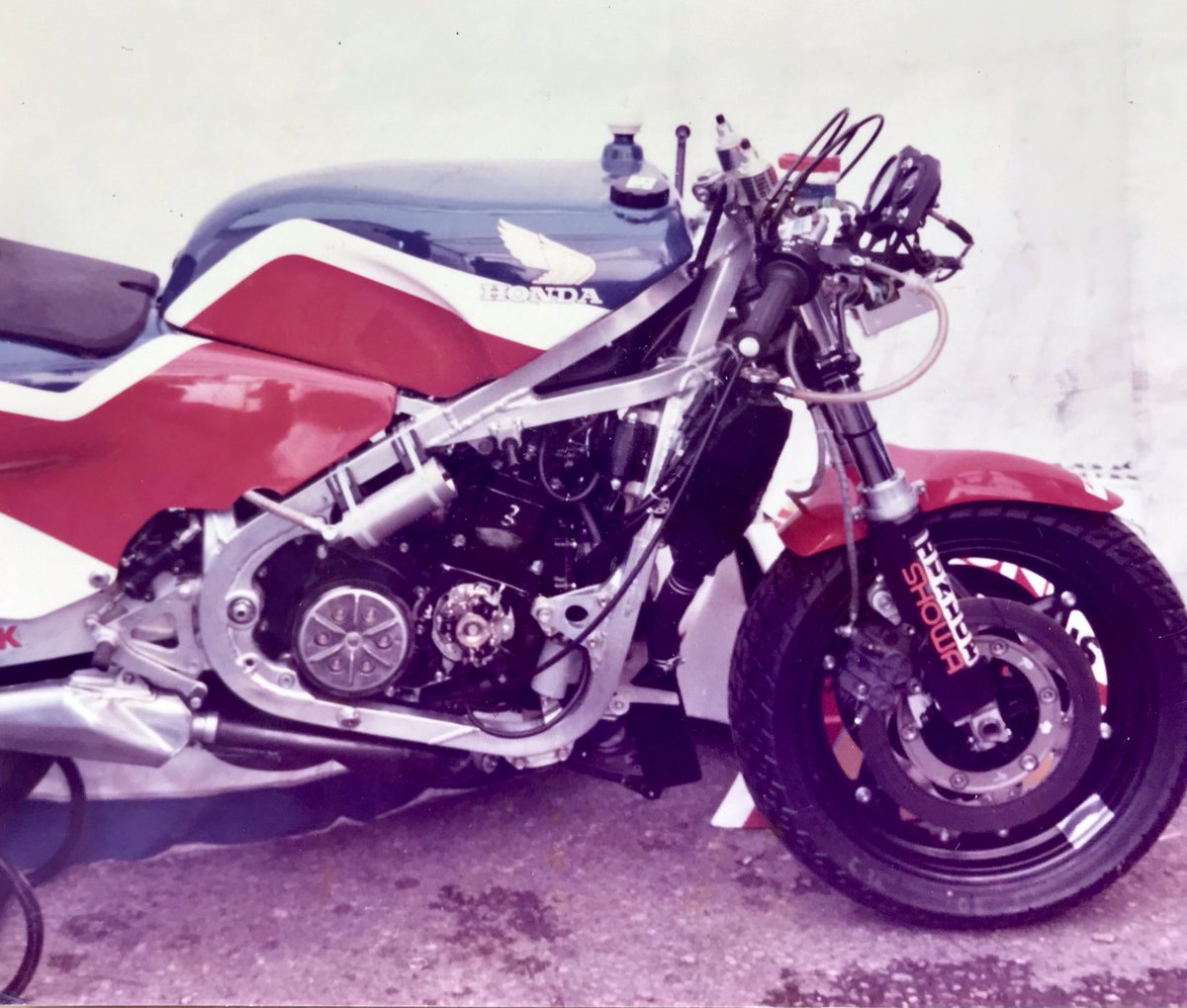 popsyosh34's tweet photo. 🇦🇺8️⃣🏁 #WayneWednesday
#HondaBritain #PicByPops https://t.co/WxjBAlrlFj