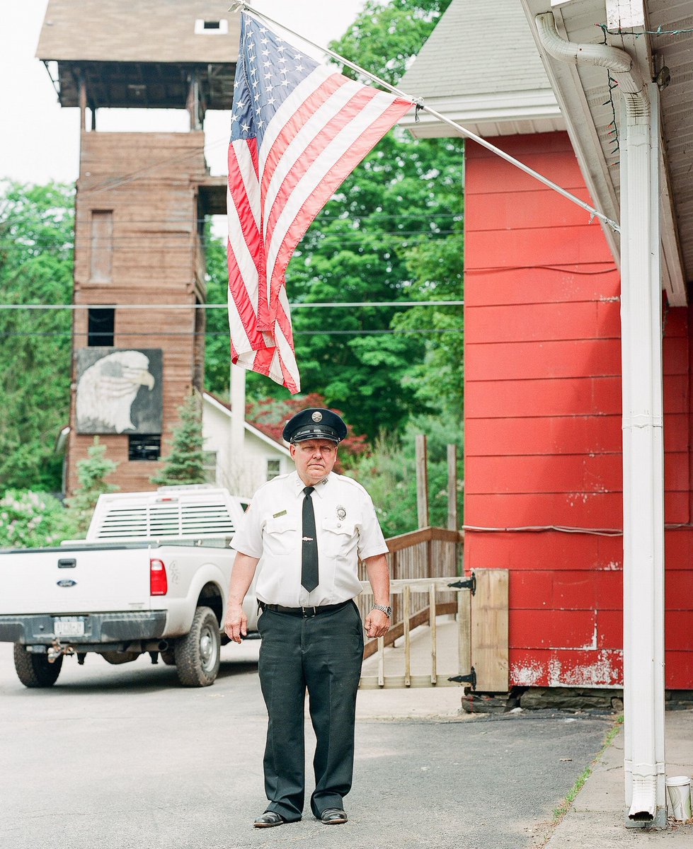 UrbanautPodcast's tweet image. "#ISeeNothing" by #FrankMarshal

Through "I See Nothing," Frank offers a narrative that is both a stark commentary on modern America and a personal, artistic response to it.

🔗 Explore the beauty and depth of "I See Nothing" by visiting our link in bio. #TheUrbanautPodcast