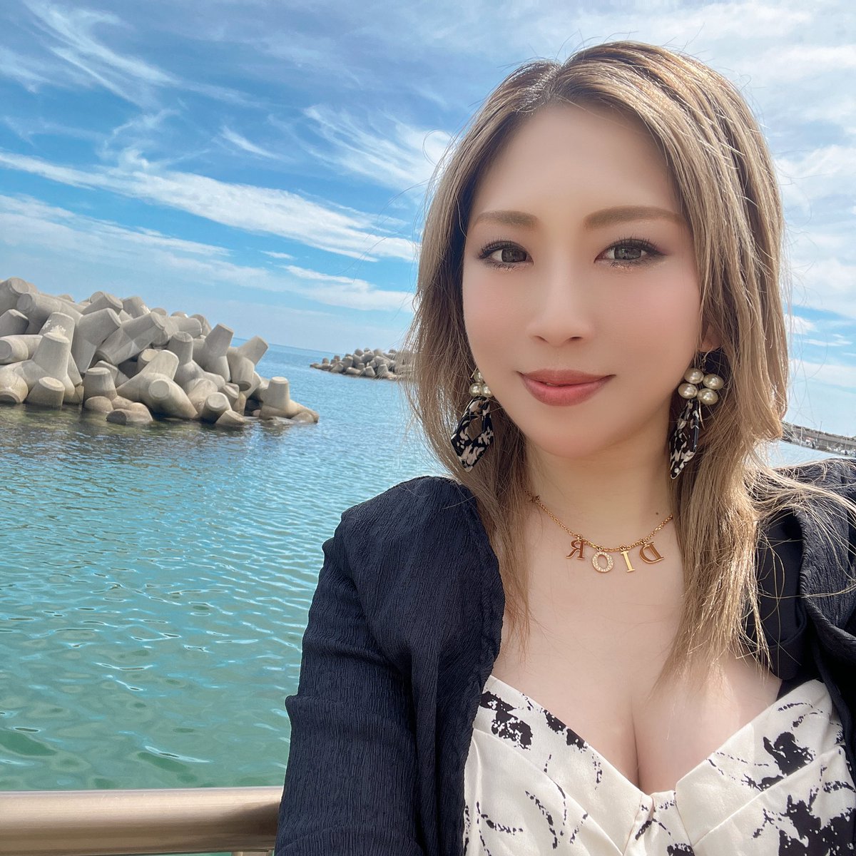 ayu718__'s tweet photo. いい天気だっっ🏖️
眩しくて目が開かん☀️👀

#海 #関西の海もなかなか 
#海好き #ドライブ #ランチ 
#宮崎育ち 
#宮崎 #宮崎県 #あっ #ここは違うよ 
#海が見えるレストラン 
#デトックス #やる気出る 
#色々考えるの楽しい https://t.co/3ULTPdyEhA
