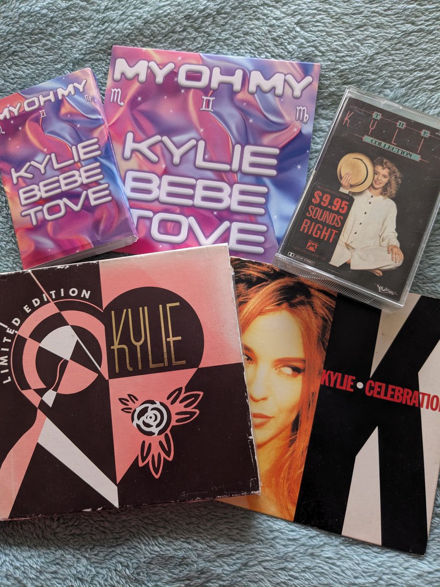 CarenLalania's tweet photo. I do love to receive @kylieminogue #KMail 📦 Today's packages are #MYOHMY #MOM #THEKYLIECOLLECTION #KYLIE (this finally joins the family, whoop 😀) #CELEBRATION &amp; #ENJOYYOURSELF #LIMITEDJAPANESEEDITION with postcards 🎶💎❤️💕📦 https://t.co/CJwnpkSjPw