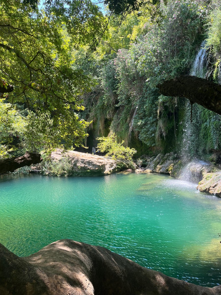 Ne güzel söylemiş Mevlana,,, Bulutlar ağlamasa,
Yeşillikler nasıl güler. " demi ama..!   🕊🕊

Coğrafya kaderdir..
