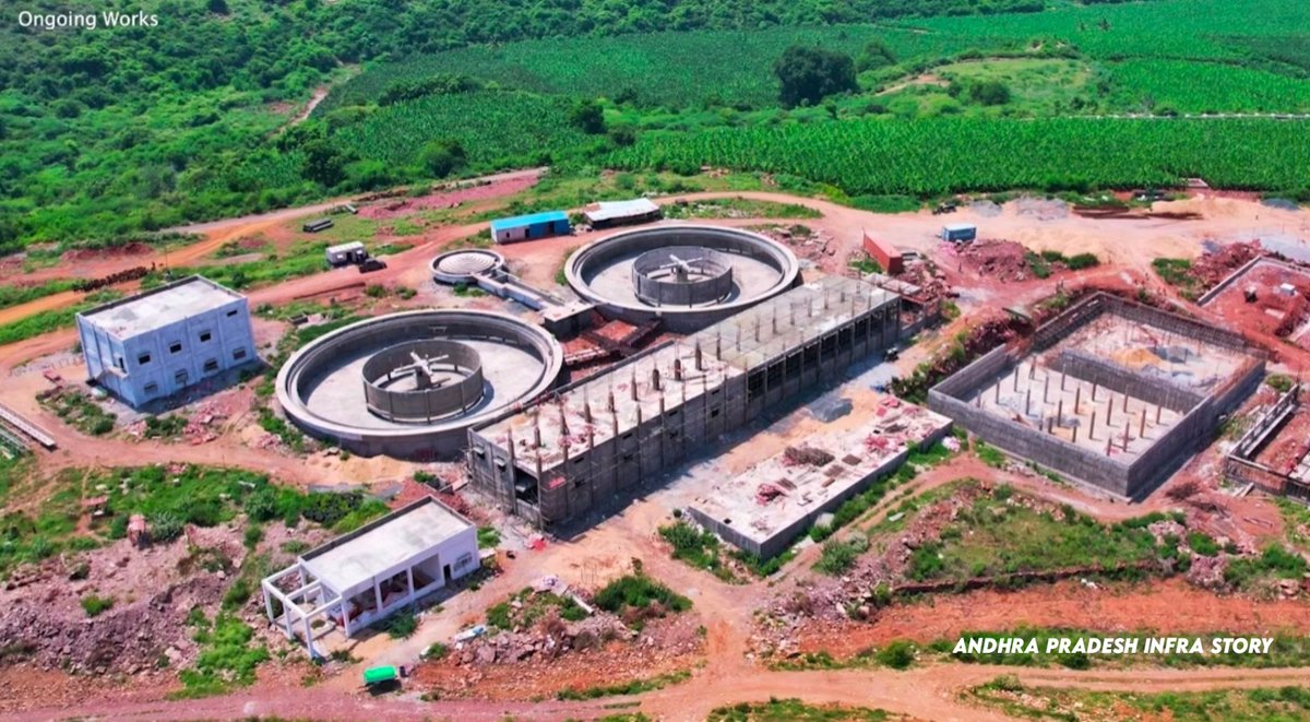 APInfraStory's tweet photo. 🔸Pulivendula Drinking Water Project Works Are In Progress 😍

🔹Former CM YS Jagan Laid Foundation Stone for this project on Dec 21st, 2021 & As Of Now 80% works completed

▪️This Project Covers 229 villages & provide drinking water to 4 lakh people

#AndhraPradesh #YSRKadapa #Pulivendula #DrinkingWaterProject #APInfraStory