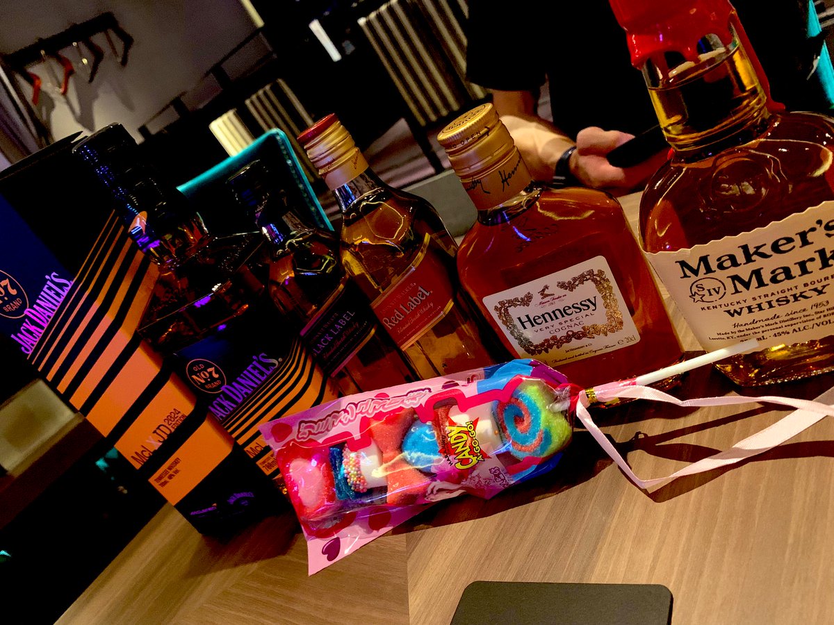 #ノスケさん誕生日

おめっとさんですっ😚
プレゼントふぉーゆー