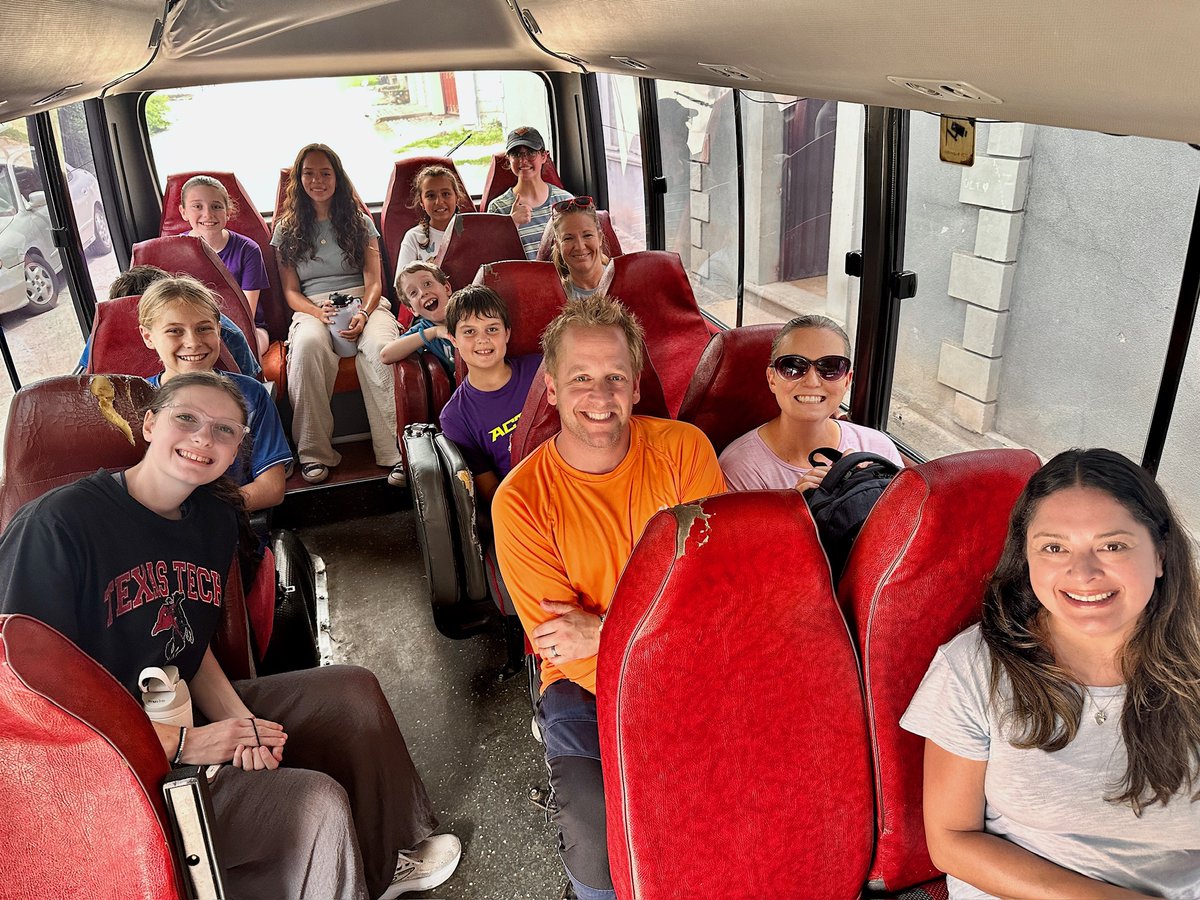 MikeJMobley's tweet photo. What an incredible time the entire team had in Honduras! We served hundreds of kids and teachers and families in the community. This could NOT have happened without YOU so thank you! Thank you for your support and prayers! Lives are forever changed with the Gospel spreading! https://t.co/JGmhYEcRSu