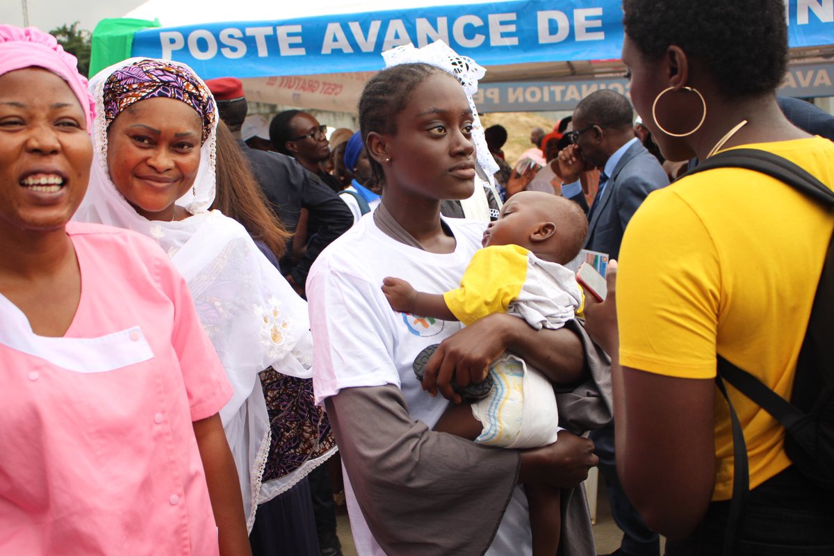 Wonderful photo of the first baby to receive new R21 malaria vaccine in Côte d’Ivoire

This week <a href="/gavi/">Gavi, the Vaccine Alliance</a> started rolling out the new vaccine in Africa funded by 🇬🇧 <a href="/FCDOGovUK/">Foreign, Commonwealth & Development Office</a> 

Vaccine was developed by 🇬🇧 <a href="/UniofOxford/">University of Oxford</a> <a href="/JennerInstitute/">Jenner Institute</a> &amp; manufactured by 🇮🇳 <a href="/SerumInstIndia/">SerumInstituteIndia</a> 💉🌍