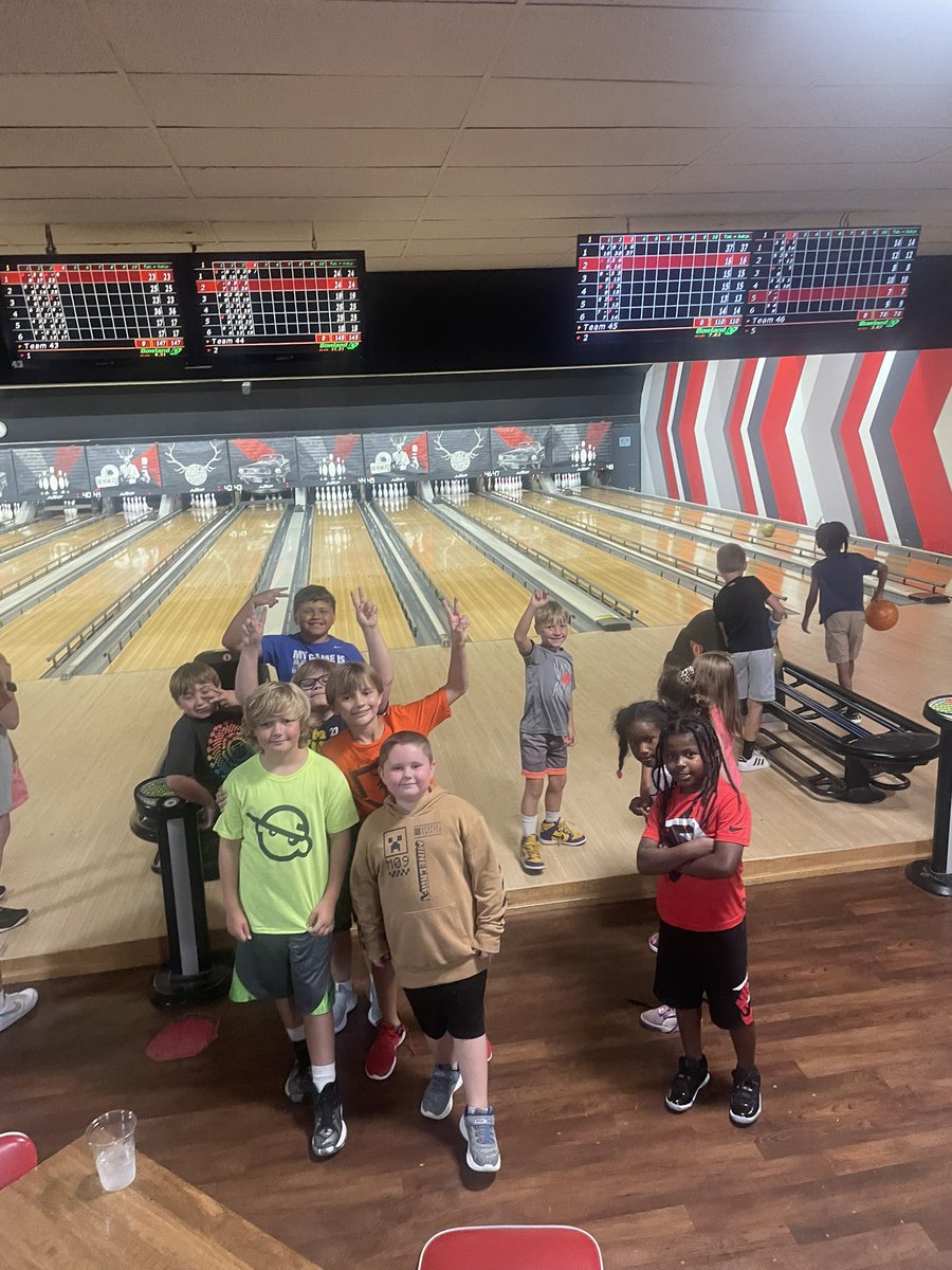 WarrenWoodsPS's tweet photo. Warren Woods SACC have a great time Bowling 🎳 https://t.co/UJsBR13u14