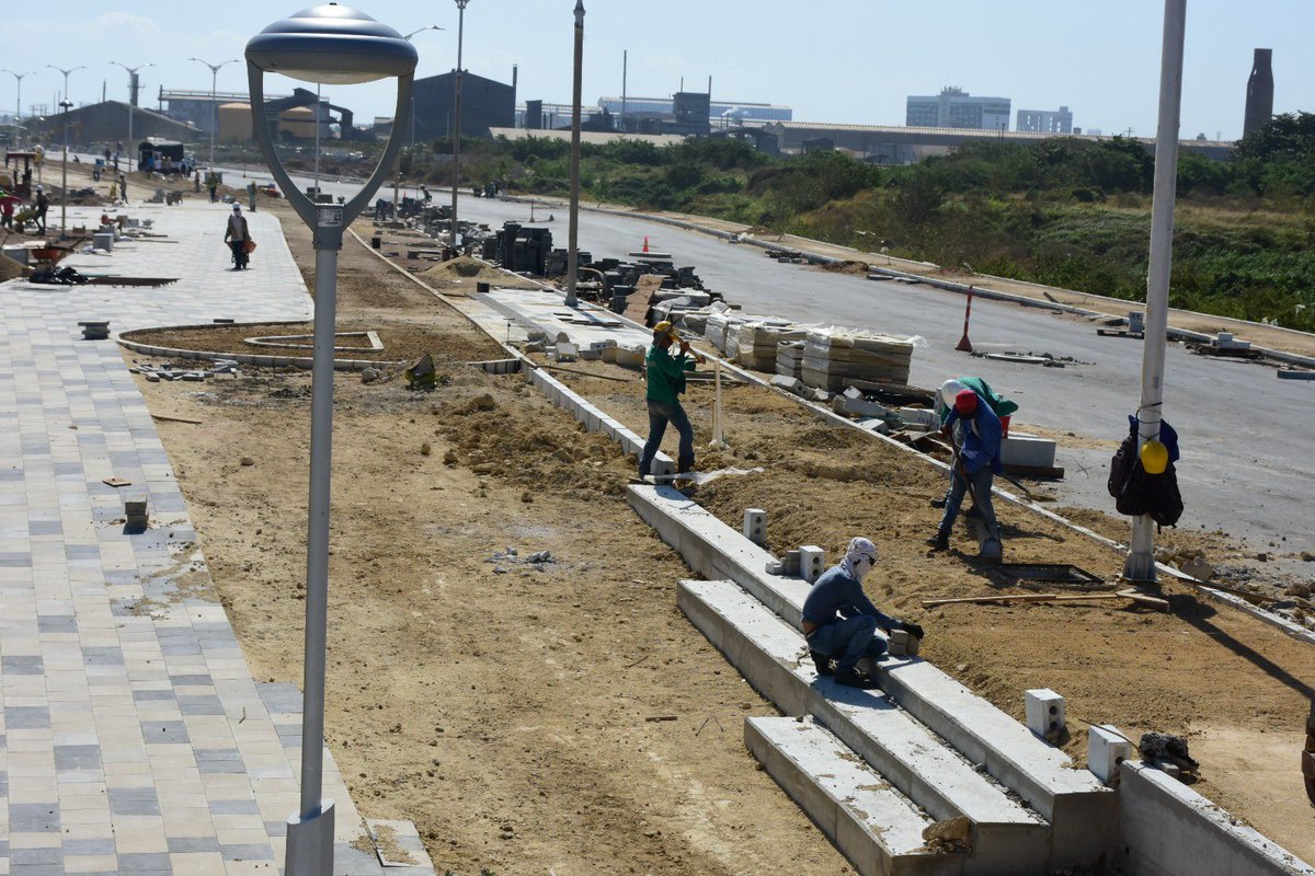 AlejandroChar's tweet photo. Cuando pensamos, diseñamos y empezamos a construir un Gran Malecón que nos conectara con el río Magdalena, lo asumimos como uno de los desafíos más grandes para esta ciudad.

Hoy, en su aniversario, puedo decir que ha valido la pena, que juntos hicimos de esta obra la más visitada de Colombia, un referente de turismo sostenible a nivel mundial.
