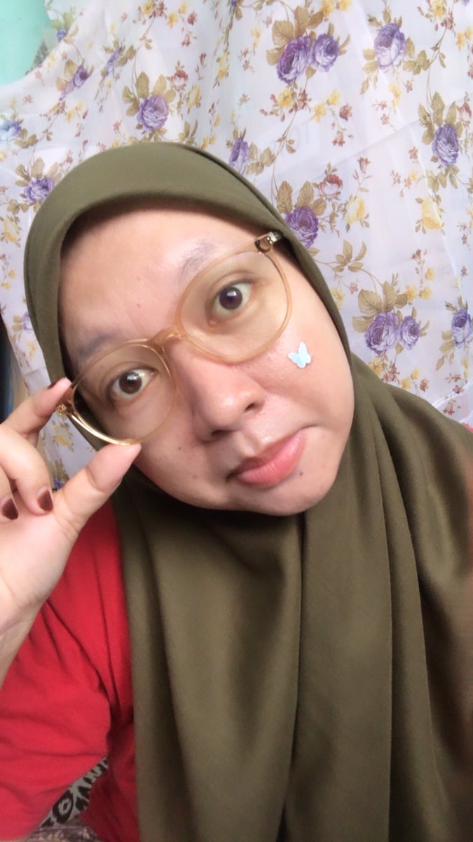 yanapopeye's tweet photo. dulu kita tampal bulat je, sekarang dah macam macam bentuk. cantik pulak! terus jadi muda remaja gituh!

meh la beli jugak korang, kita muda remaja sama sama dengan beauty patch ni.

https://t.co/kIV3i3Y1dT https://t.co/Tw1hrQubeZ