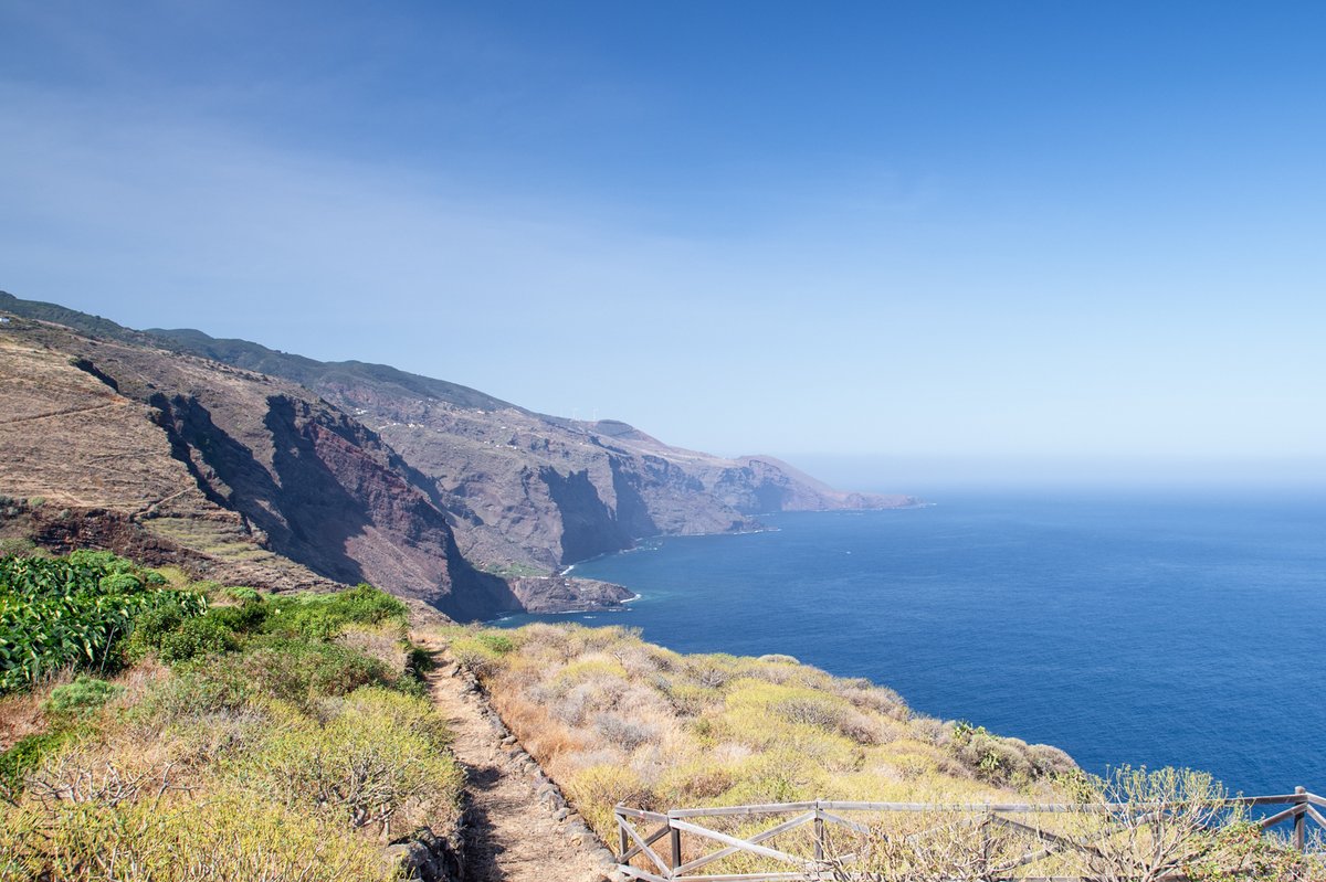mauro_fotos's tweet photo. A mi llamadme loco por perderme por caminos, llamadme loco que yo me alegro...
-Barlovento y Villa de Garafía, Isla de La Palma-
#LaPalma #Senderos #GR130 #mauro_fotos #Acantilados https://t.co/b2juqxNKiF