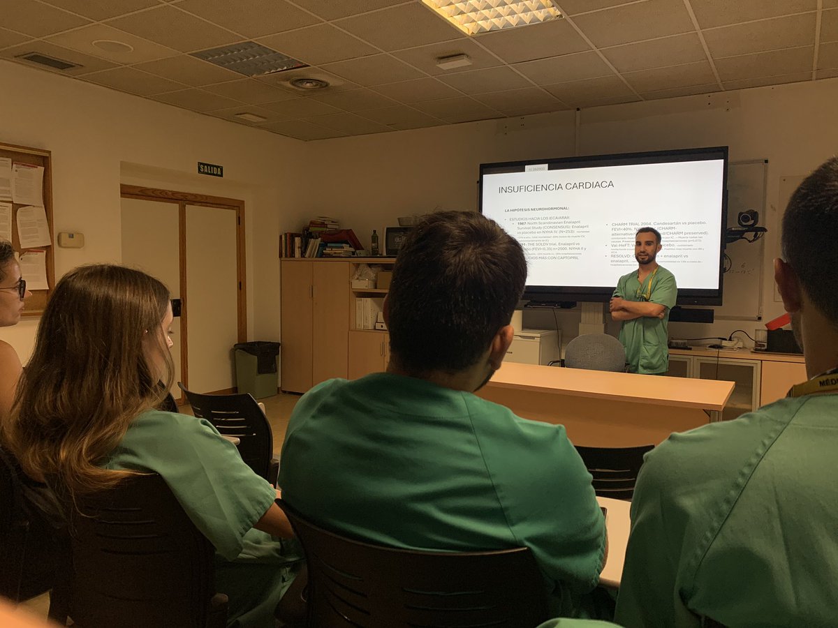 Hoy toca sesión entre residentes dada por Guille Pereña sobre revisión del papel y evidencia del sacubitril valsartán en insuficiencia cardíaca #ICICOR #hcuv #Valladolid #heartfailure #nohaysiesta