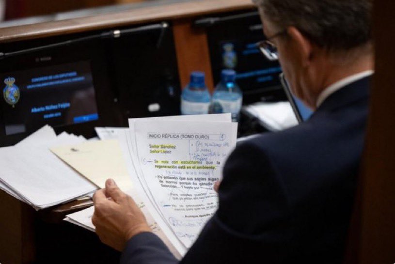 ierrejon's tweet photo. Supongo que para el corte en el informativo o en tuiter da igual. Pero esto de llevar escritas las réplicas y leerlas con independencia de lo que el otro haya dicho me ha parecido siempre una muestra de mediocridad parlamentaria. https://t.co/zjKJqL0RV7