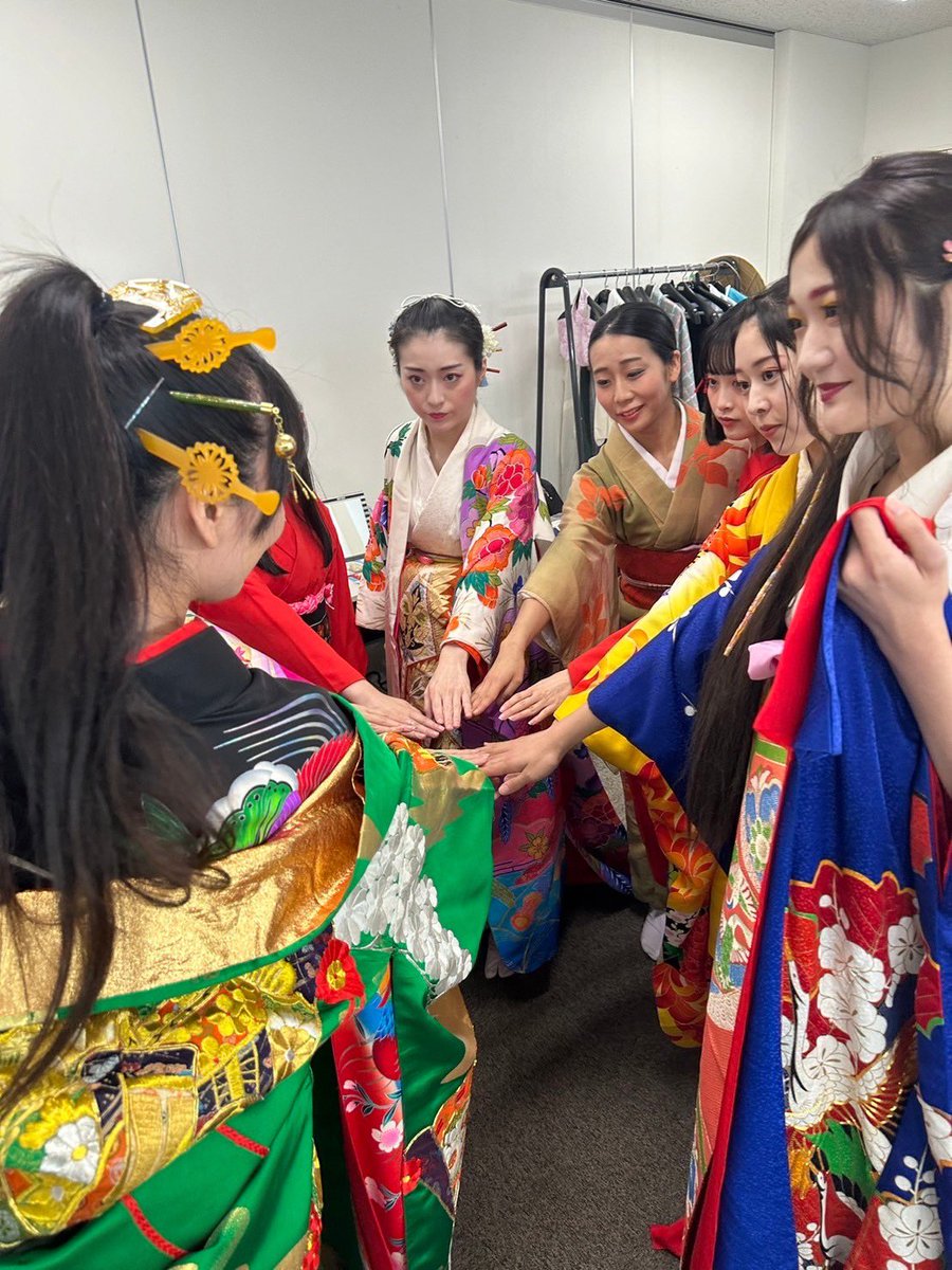 akibanami's tweet photo. #MIBURO2024
ご来場いただいた皆様ありがとうございました😭✨

演者スタッフ、何よりお客さんと作りあげた舞台芸術の熱量や美しさ、その余韻が今も体内をかけめぐっていて、家事がすすまない笑。

また舞台やりたい。
またみんなとあの空間で再会したい！！！

市駒役　秋葉七海 https://t.co/lOvKy0qbph