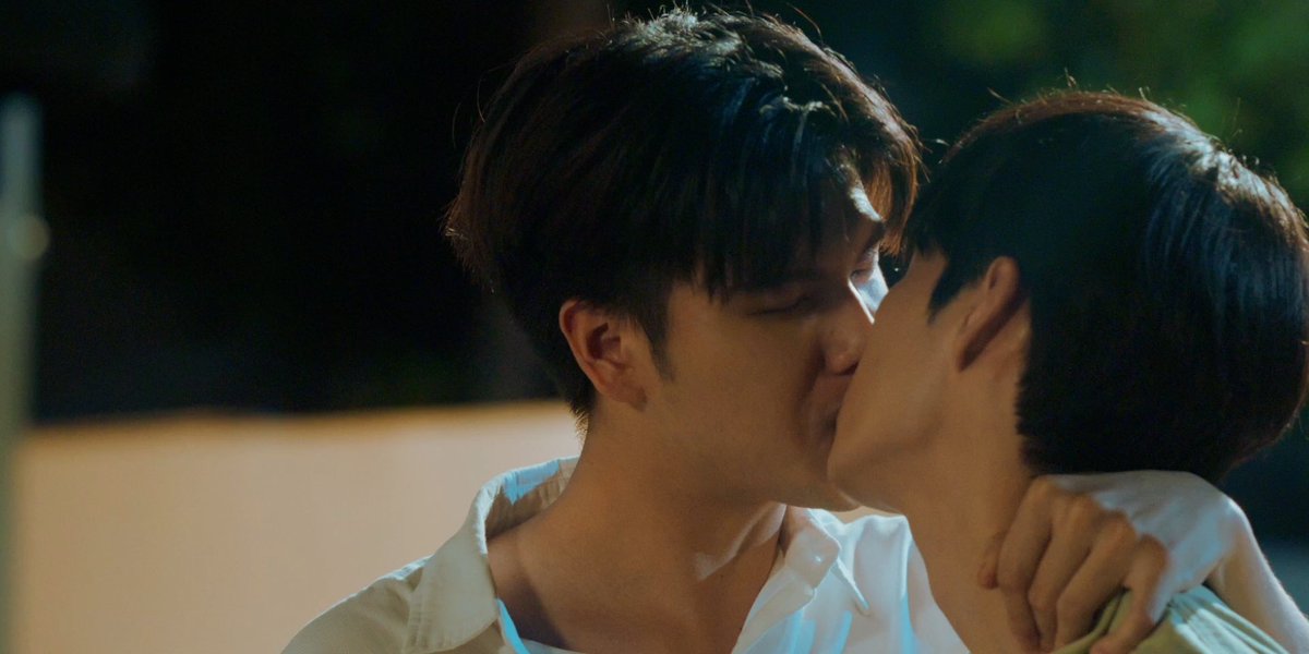 GMMTV's tweet photo. เชน-ปัน ไม่แอบเพื่อนกันแล้วนะ
แต่เป็นแฟนกันแล้วจ้าาาาาาา ❤️

#WeAreSeriesFinalEP  
@marcmc_mc @poon_mit12 https://t.co/1VPL6d9wU6