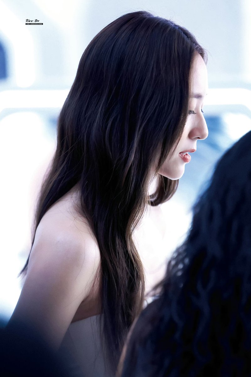 krystal’s side profile✨