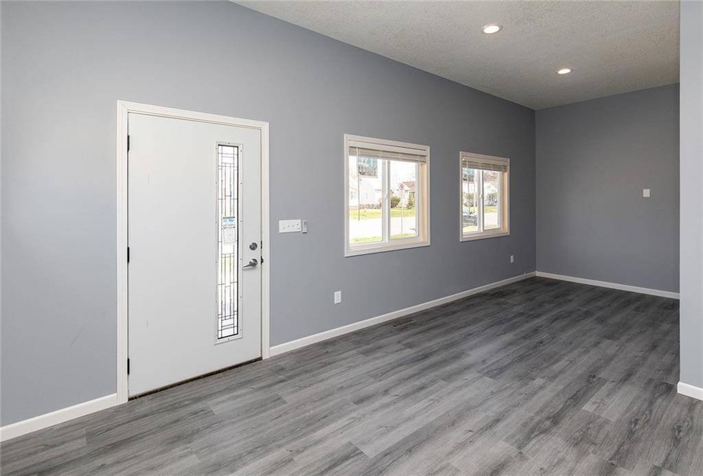 Joe__Hand's tweet image. 2301 E Grand Avenue, Des Moines, IA 50317 just hit the market! Zoned N3C. 2 bedrooms and 1 full bathroom and plenty of parking. Take a look at this space:
 goldfinchiowa.com/d8r9e98j