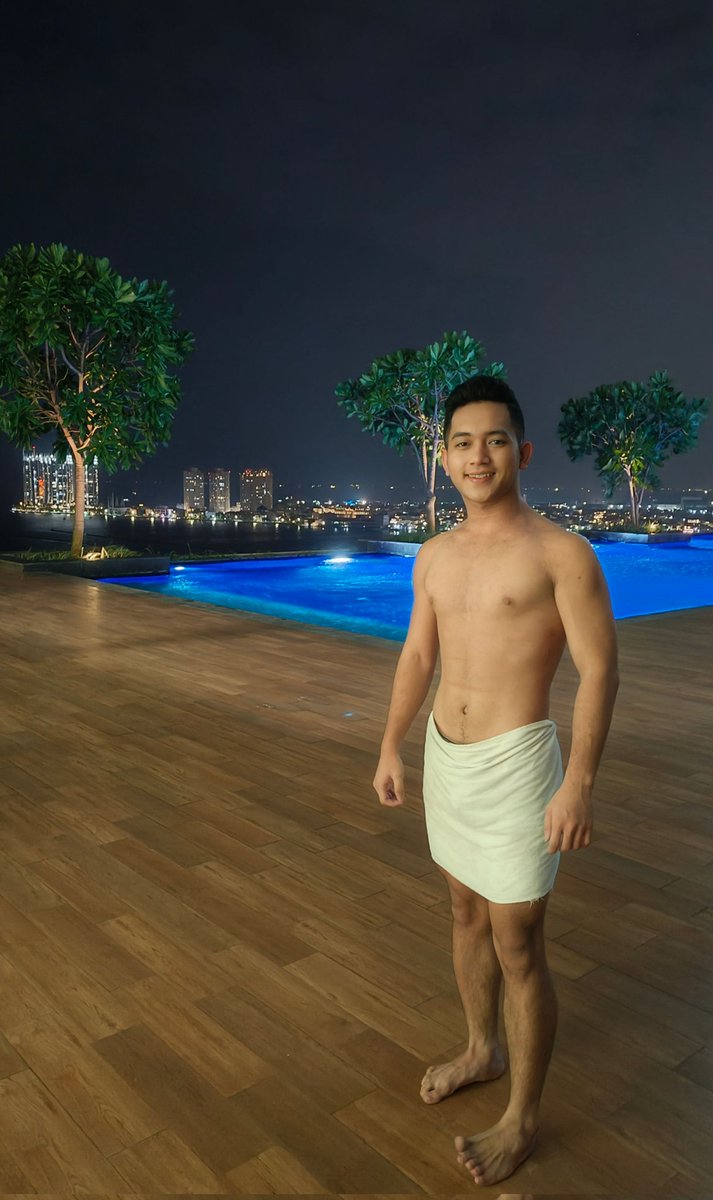 Kailani0909's tweet photo. Finish swimming 
#chaser #likechub #slim #slim4chubb #chaser4chub https://t.co/eNN6OX5920