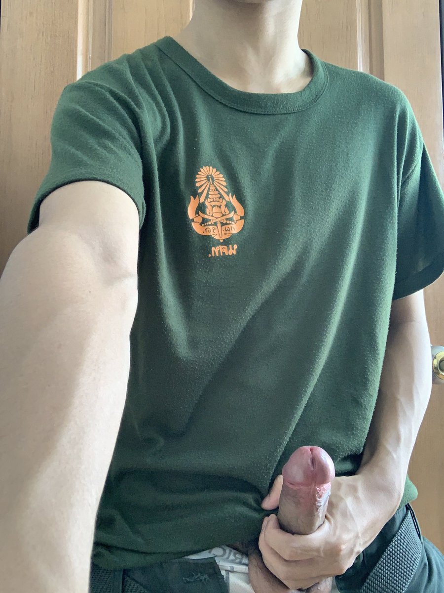 เรียน รด อยู่ครูฝึกสั่งแดกอย่างเดียว ควยกระแทกพื้นละควยแข็ง วิ่งเข้าห้องน้ำดิรอไร แม่งคนข้างนอกโครตเยอะ รอบหน้าเดี๋ยวให้รุ่นน้อง รด ตามมาดูดควยให้