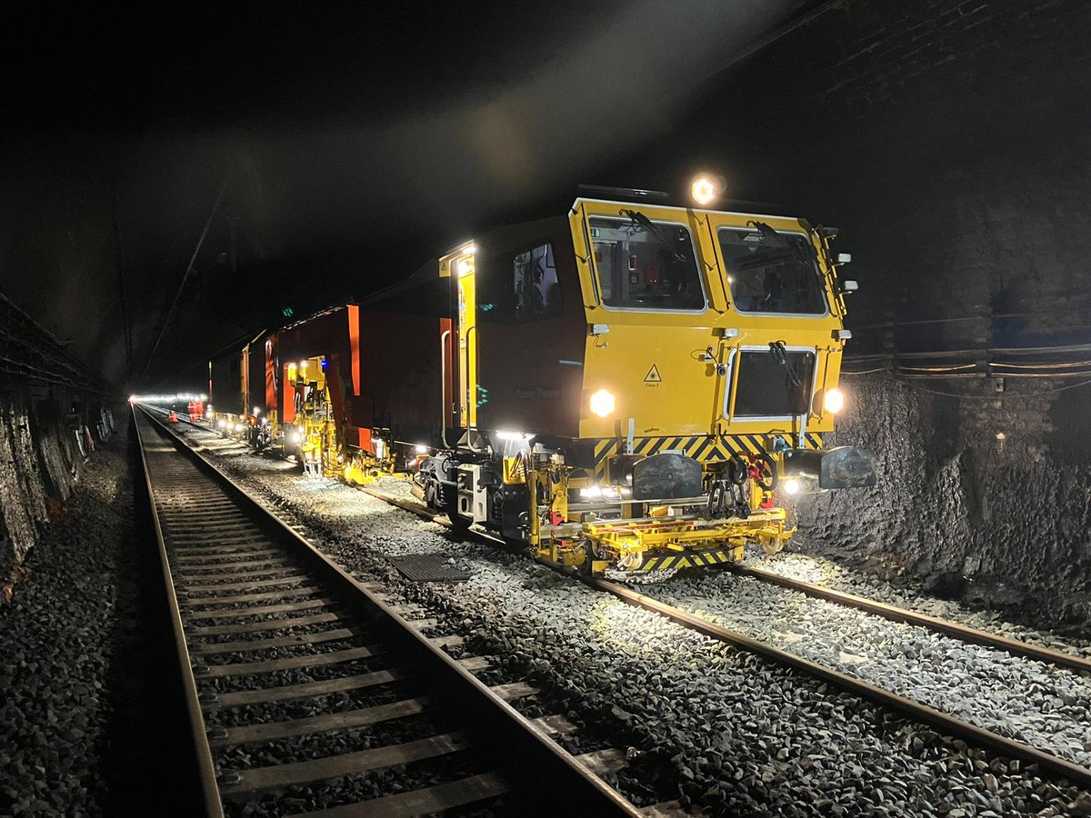 Network Rail Western tweet media