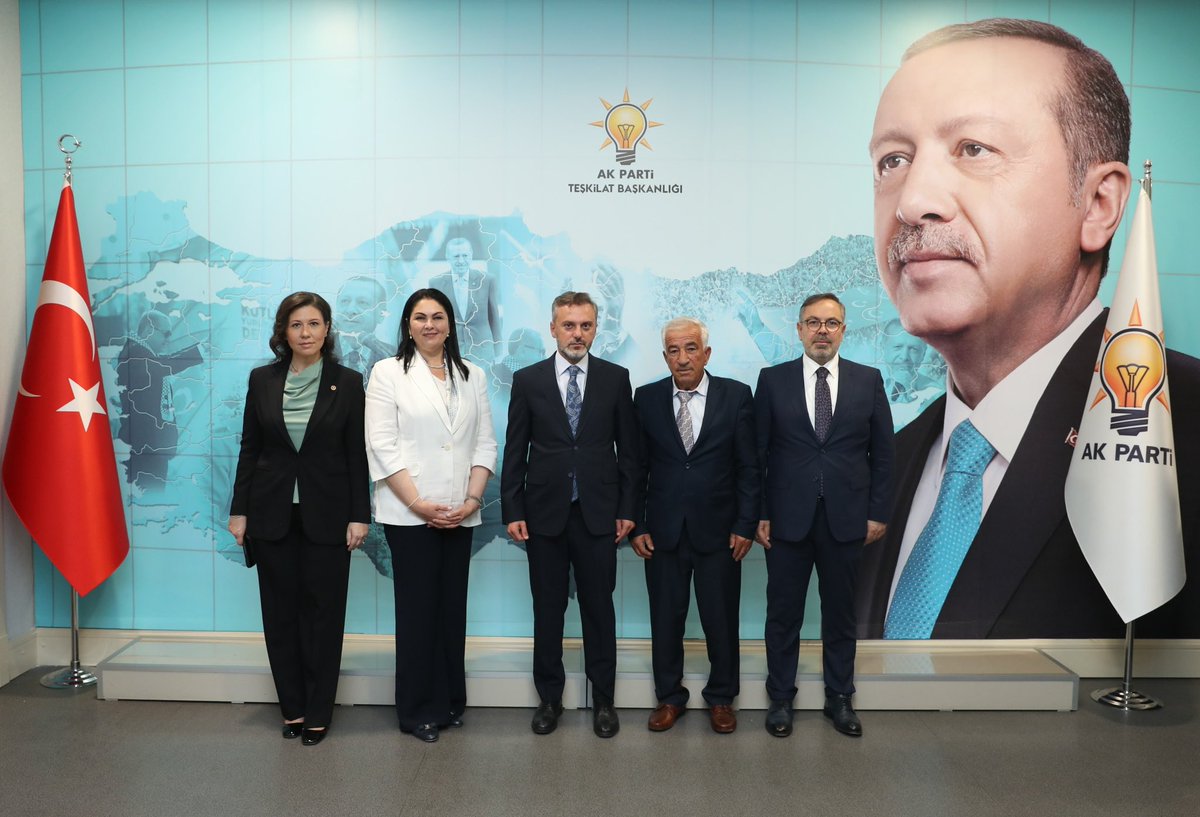 Edirne Enez İlçe Başkanı olarak görevlendirilen Ali Mercanoğlu’na, Süloğlu İlçe Başkanı olarak görevlendirilen Şaban Toprak’a muvaffakiyetler diliyorum.

Bayrağı devreden Eyüp Soydemir ve Veli Çolak başkanlarımıza emekleri ve gayretleri için teşekkür ediyorum.