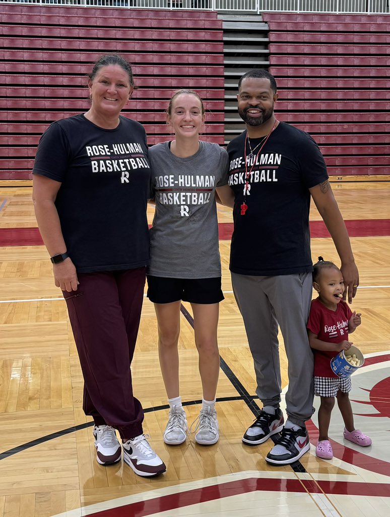 MegHamilton2025's tweet photo. Super excited to receive an OFFER from Rose-Hulman, the #1 Engineering school in the country, to continue my academic and athletic career! Thank you to @CoachDPaul and @_coachamac for supporting me and believing in me!
@rhit_wbball 
@IndyMagic 
@ladyrocksbb https://t.co/jzp4dVq2Ze