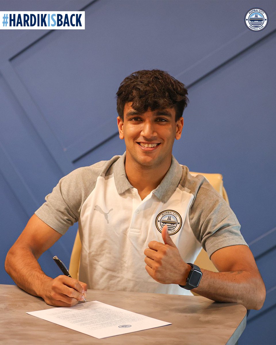 MumbaiCityFC's tweet photo. Our मुंबईकर returns ✍️🩵

#HardikIsBack #AamchiCity 🔵 https://t.co/qUptec2i2V