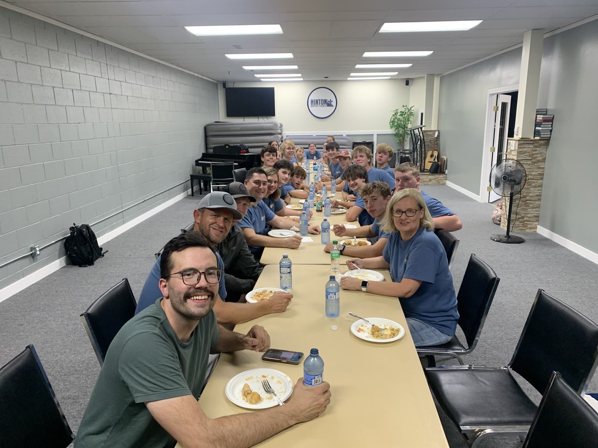 CalvaryRedBank's tweet photo. Our mission trip team landed in Canada yesterday after 17 hours traveling by plane and van. They're settled in at Hinton Baptist Church and Will Esayenko's apartment. #calvaryredbank #impactteens #hintonbaptist #canada #missions #missionteam #chattanooga https://t.co/IKTpCHeGco
