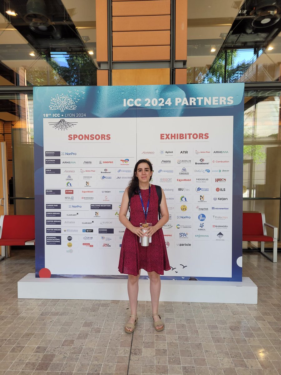 FUELGAE_EU's tweet photo. Paula Mármol, a PhD student at @CSIC, presented her poster "Hydrotreatment of Waste Vegetable Oil for Advanced Biofuels Production" at #ICC2024 in Lyon. A significant step for the @FUELGAE_EU and clean energy! Congrats to Paula and CSIC! 🌱🔬 #Biofuels #Sustainability https://t.co/L2zwya3lSO