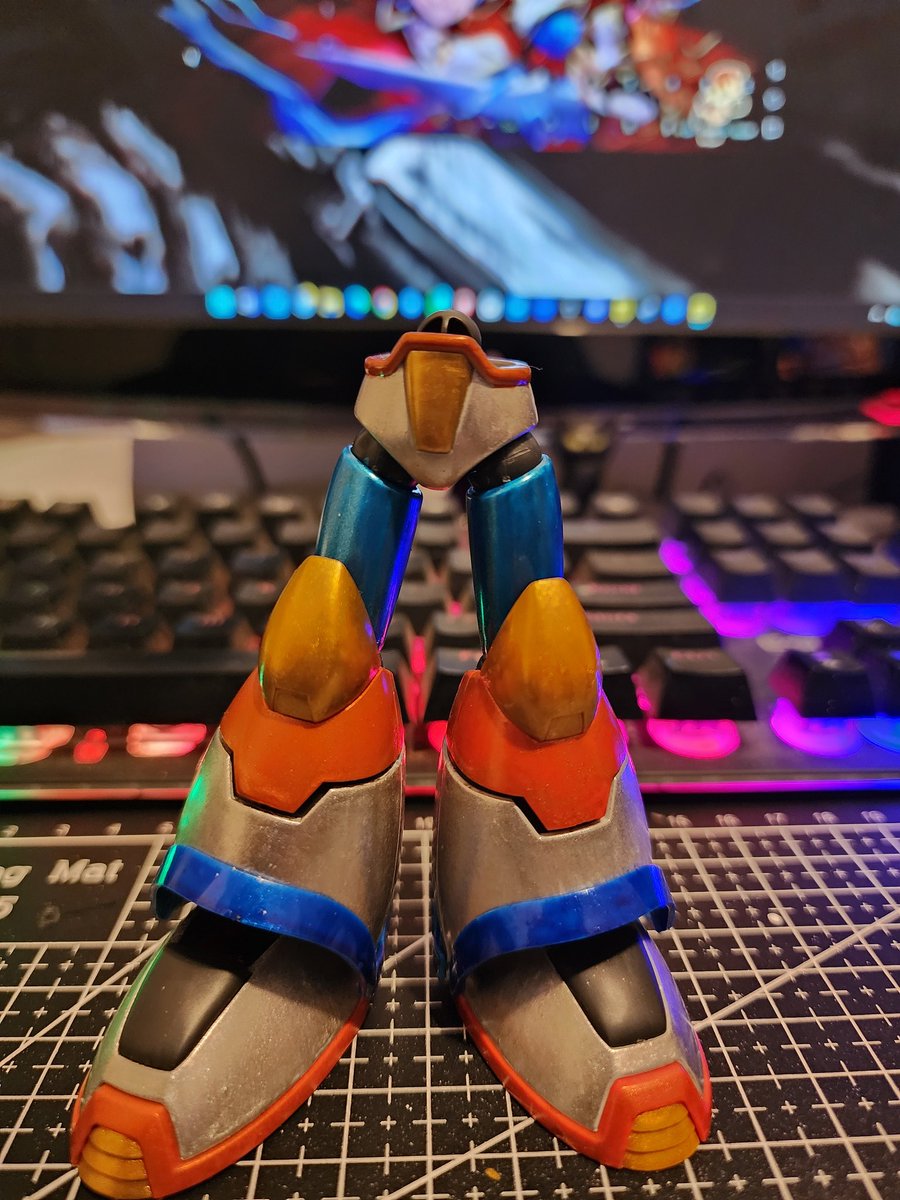 Eclypcit's tweet photo. I have been moving slowly with the repainting of my figure, but the improvement and the difference with its base color is already noticeable.
#Kotobukiya #Megaman #MegamanX #Rockman #RockmanX #Capcom #ThirdArmor https://t.co/A7CcGXcRia