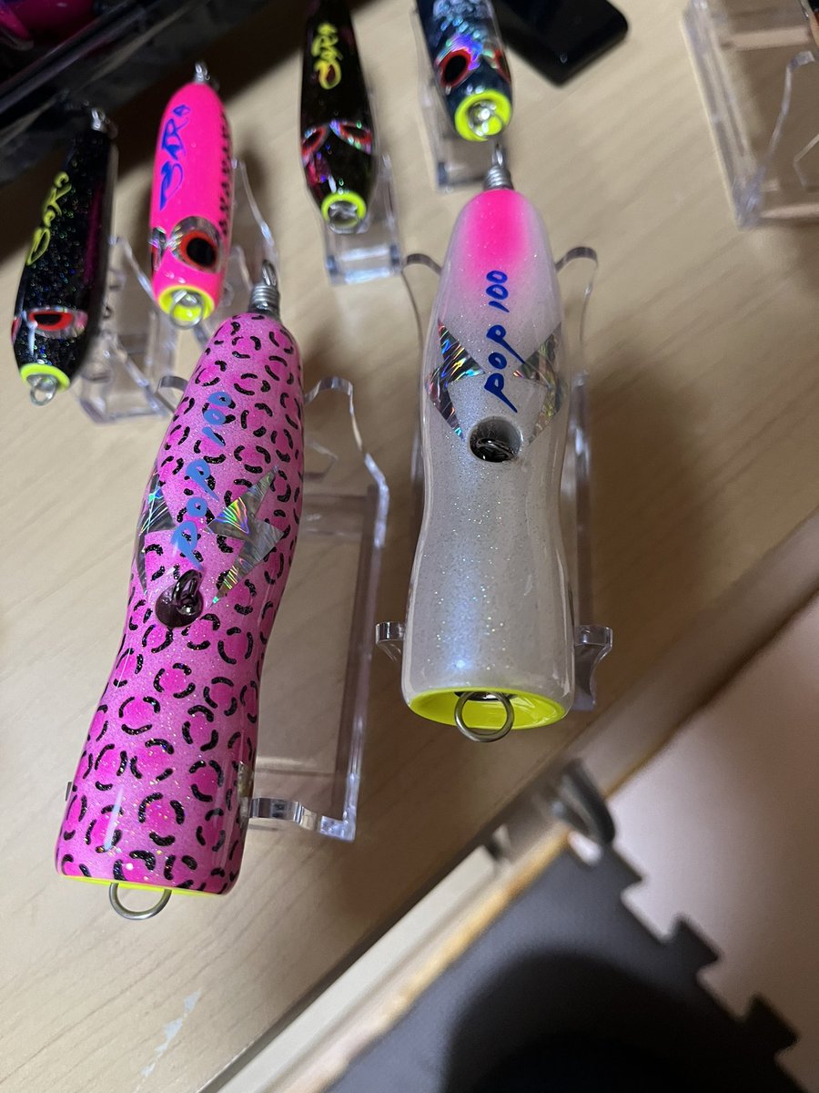 Chibiuutan's tweet photo. 今日お願いしてたルアーの受け取り行って来ました♪
仕事の都合で受け渡しで終わったんですけど落ち着いたら工房に遊びに行きます♪

これで、ショアからやりたいトップゲームが出来ます♪

#SARAルアー #POP100 https://t.co/BdefqSTjd5