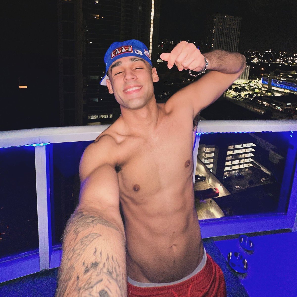 305_jakee's tweet photo. Ig saw it first (: https://t.co/9wMqDwLBPr