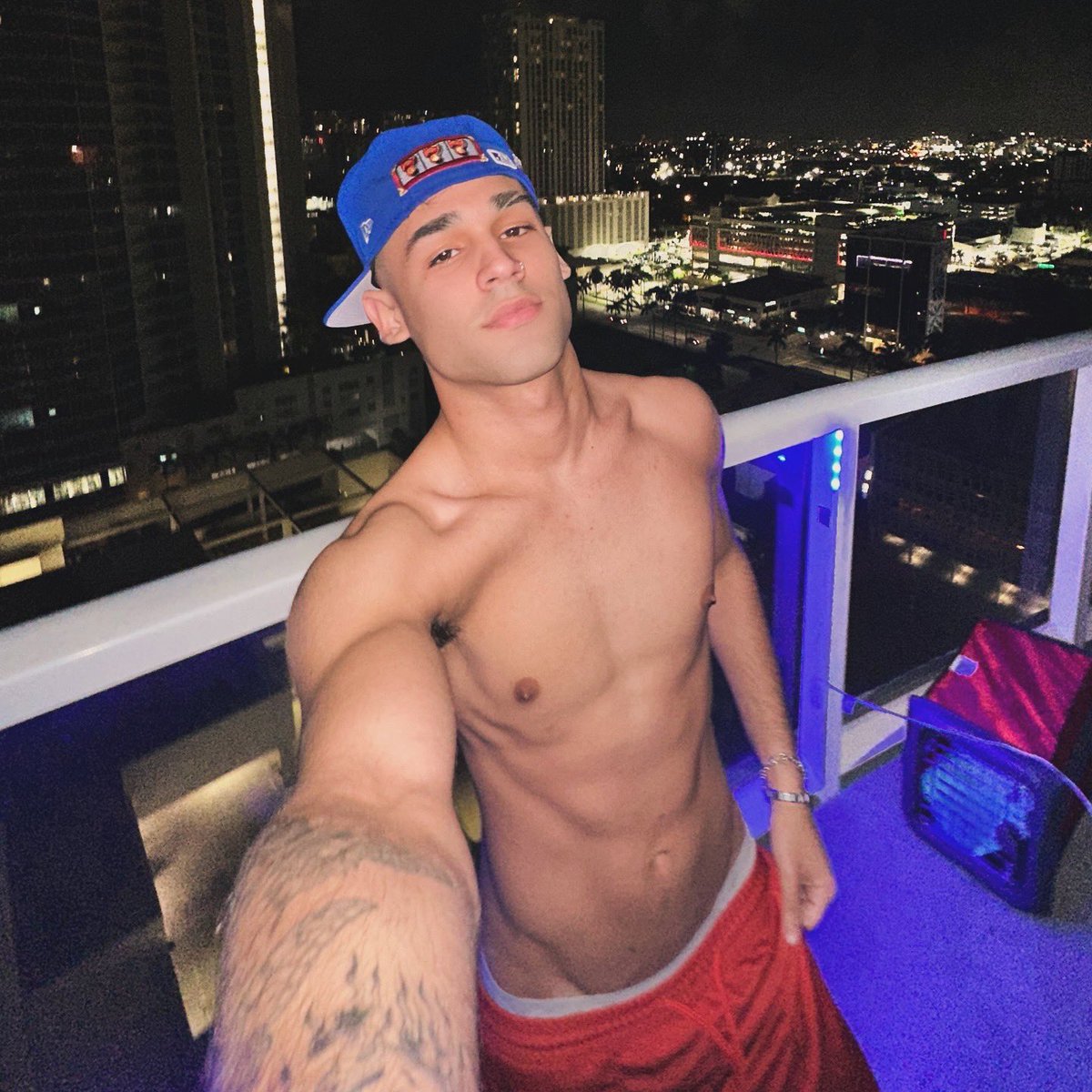 305_jakee's tweet photo. Ig saw it first (: https://t.co/9wMqDwLBPr
