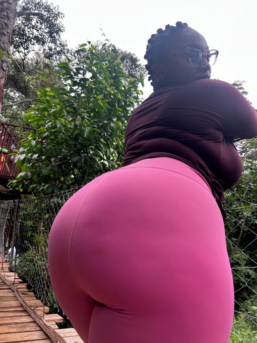 Its a big world out there🍑..I didn't mean my ass dummy🙈💦 #OccupyUhuruPark  #maandamano   https://t.co/NlWIY82a9t<a href="/tag/maandamano"class="tags"><span>#maandamano</span></a><a href="/tag/occupyuhurupark"class="tags"><span>#occupyuhurupark</span></a>