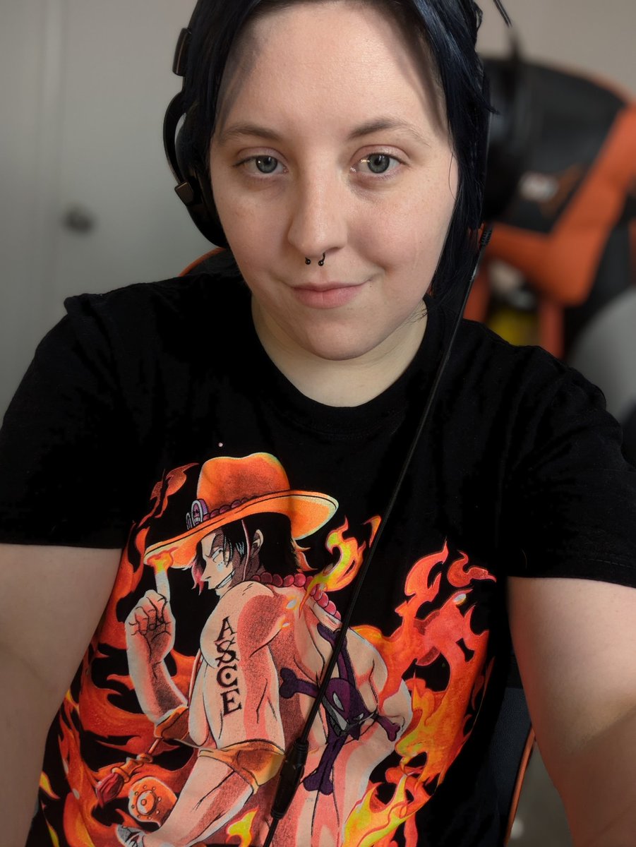 blueshreddo's tweet photo. I apologize that I haven't posted in over a month 😔🙃 work has been making me time ASF (but I start a new job that is part time in the next few weeks)
Streaming soon at 9:45am CST! :) 
 #fallguys #stardewvalley #smallstreamer #twitchaffiliate
#blueshreddo
https://t.co/nWtOCz5ISf https://t.co/GcGjU2cugL