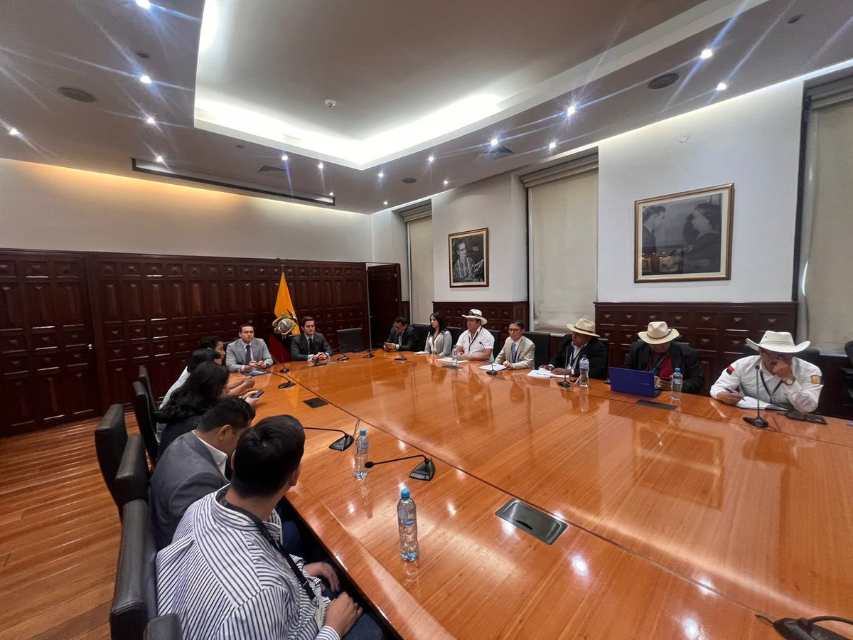 edisonvallejo96's tweet photo. Como representante nacional de los jóvenes montubios, la mañana del 16/07/2024 se logró llevar a cabo y discutir  en la primera mesa técnica junto a los representantes del ejecutivo presidencial y del PME, propuesta en pro de mejoras para nuestra juventud montubia del Ecuador 🇪🇨 https://t.co/t7KnuILVI3