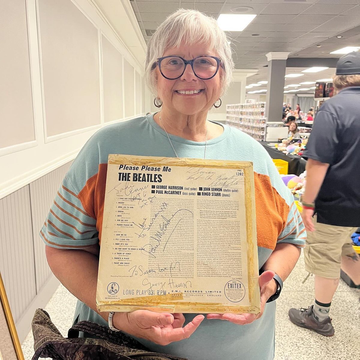 JSALOA's tweet photo. “Please Please Me” Album signed by ALL 4 of The Beatles submitted at #CollectiCon #Pittsburgh

#JSA accepts autographs for authentication at shows, by mail or by visiting one of our offices. 

Submit your collection today!

#jsaauthenticated #jsa #thebeatles https://t.co/J6Ks3WwYmg