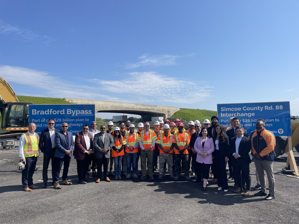 PrabSarkaria's tweet photo. Our government is delivering on our promise to build the Bradford Bypass! 🛣️ 

We’re getting shovels in the ground to build a new interchange at Highway 400 and Simcoe County Road 88 and a new southbound lane on Highway 400 that will connect to the future Bradford Bypass. https://t.co/3Dq7it60ON