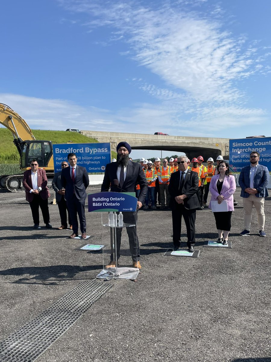 PrabSarkaria's tweet photo. Our government is delivering on our promise to build the Bradford Bypass! 🛣️ 

We’re getting shovels in the ground to build a new interchange at Highway 400 and Simcoe County Road 88 and a new southbound lane on Highway 400 that will connect to the future Bradford Bypass. https://t.co/3Dq7it60ON