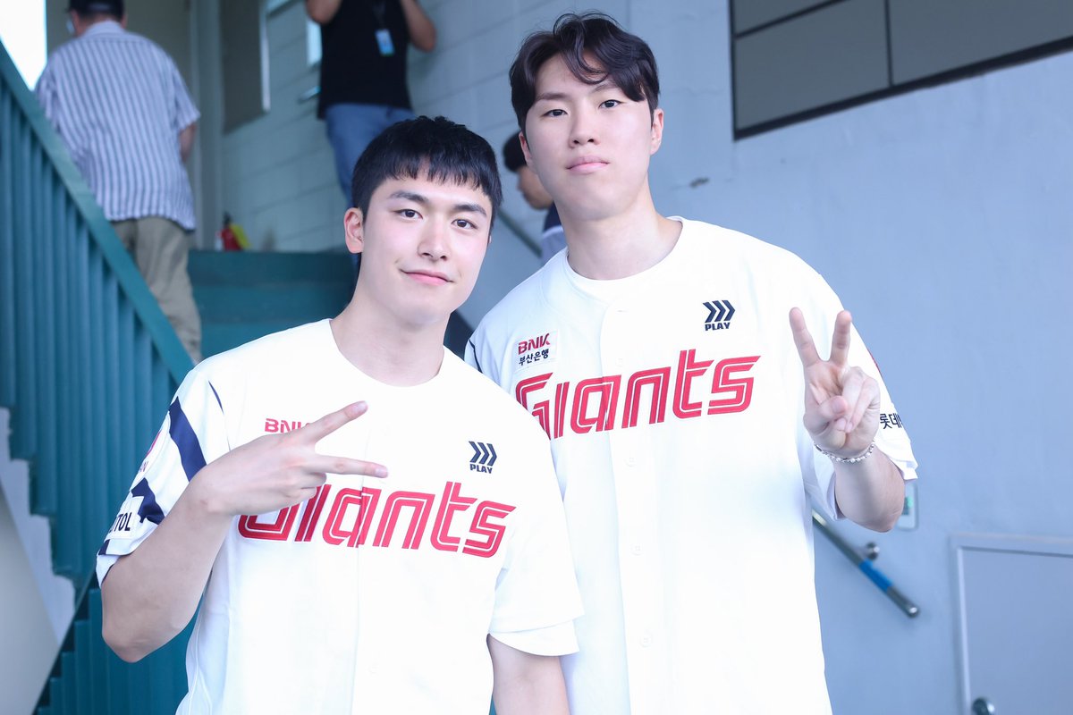 모비스의 자랑들 롯데자이언츠에 소개하고 왔습니다 😎✌️

#이우석 #박무빈