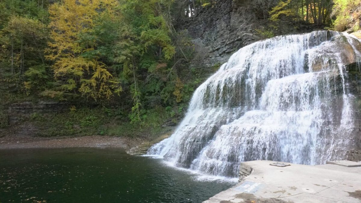 NYSadventures's tweet photo. There are two major waterfalls in Robert Treman State Park. The Lower Falls (Enfield Falls) is extremely easy to get to and Lucifer Falls, an impressive 115-foot waterfall that cascades down into the gorge. https://t.co/b0We6SECTn https://t.co/NLbAuxGuUs